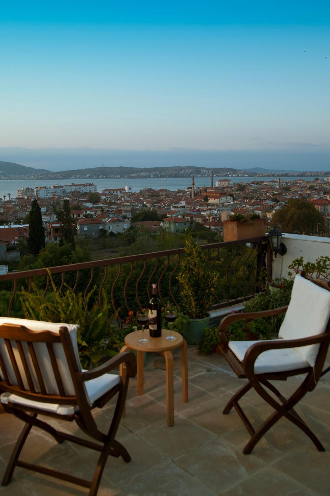 Gunebakan Taliani Hotel ไอวาลิค ภายนอก รูปภาพ