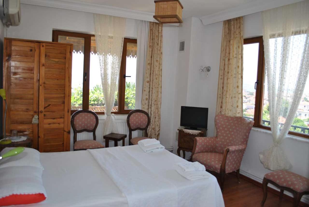 Gunebakan Taliani Hotel ไอวาลิค ภายนอก รูปภาพ