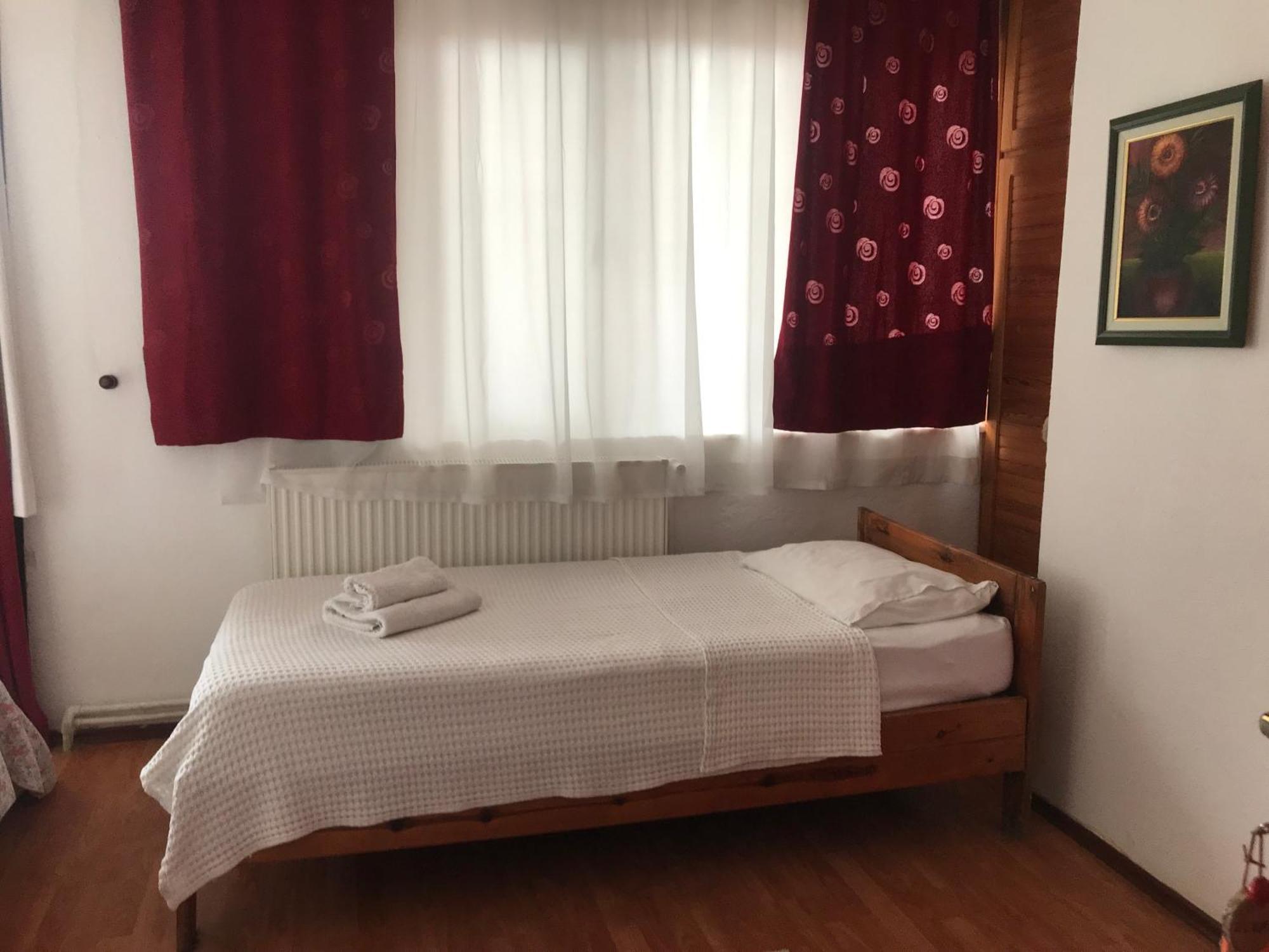 Gunebakan Taliani Hotel ไอวาลิค ภายนอก รูปภาพ