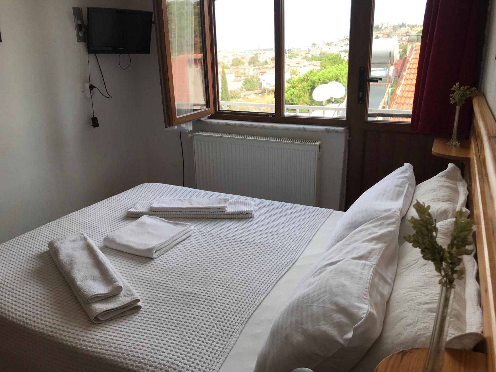 Gunebakan Taliani Hotel ไอวาลิค ภายนอก รูปภาพ
