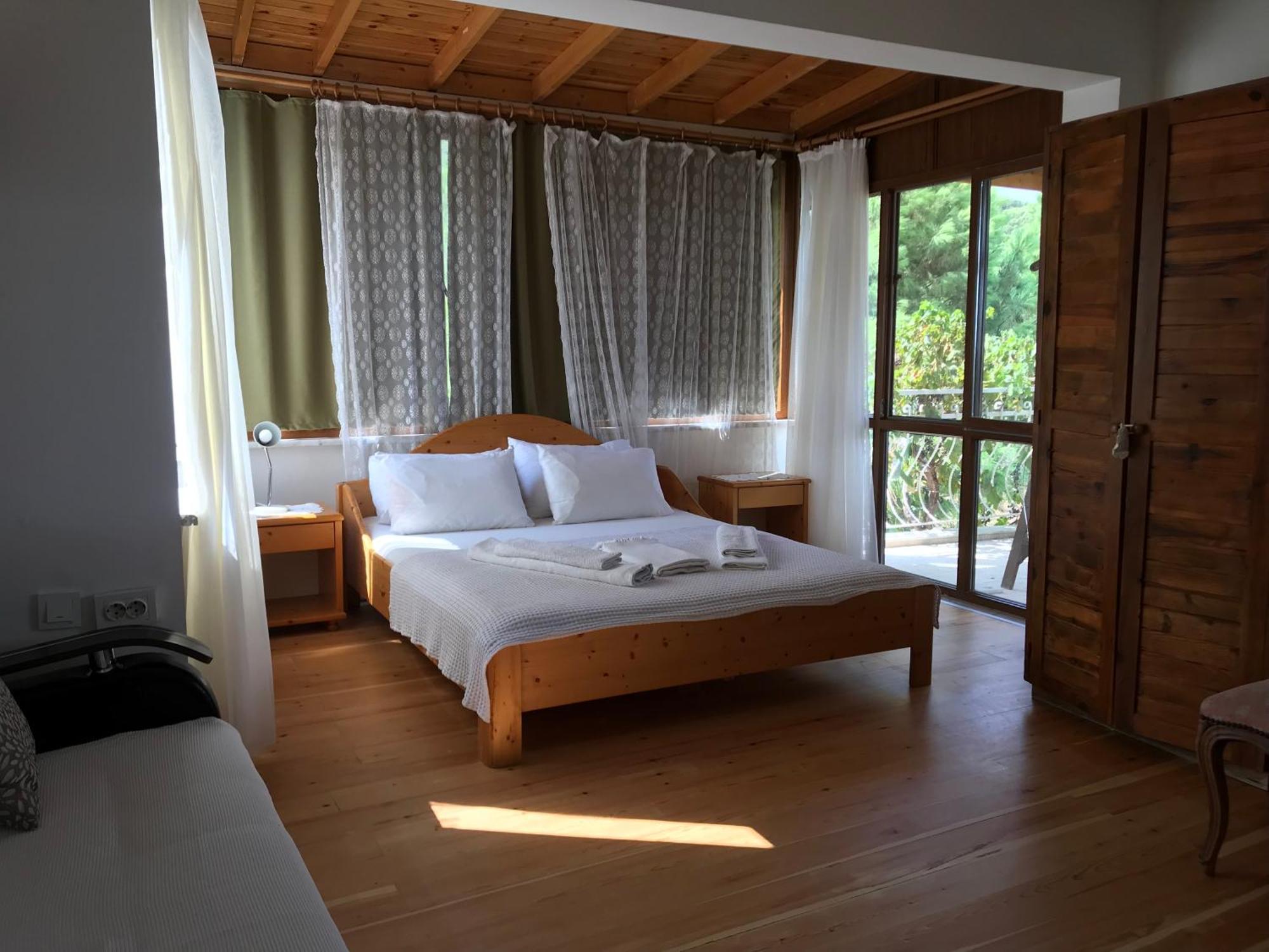 Gunebakan Taliani Hotel ไอวาลิค ภายนอก รูปภาพ