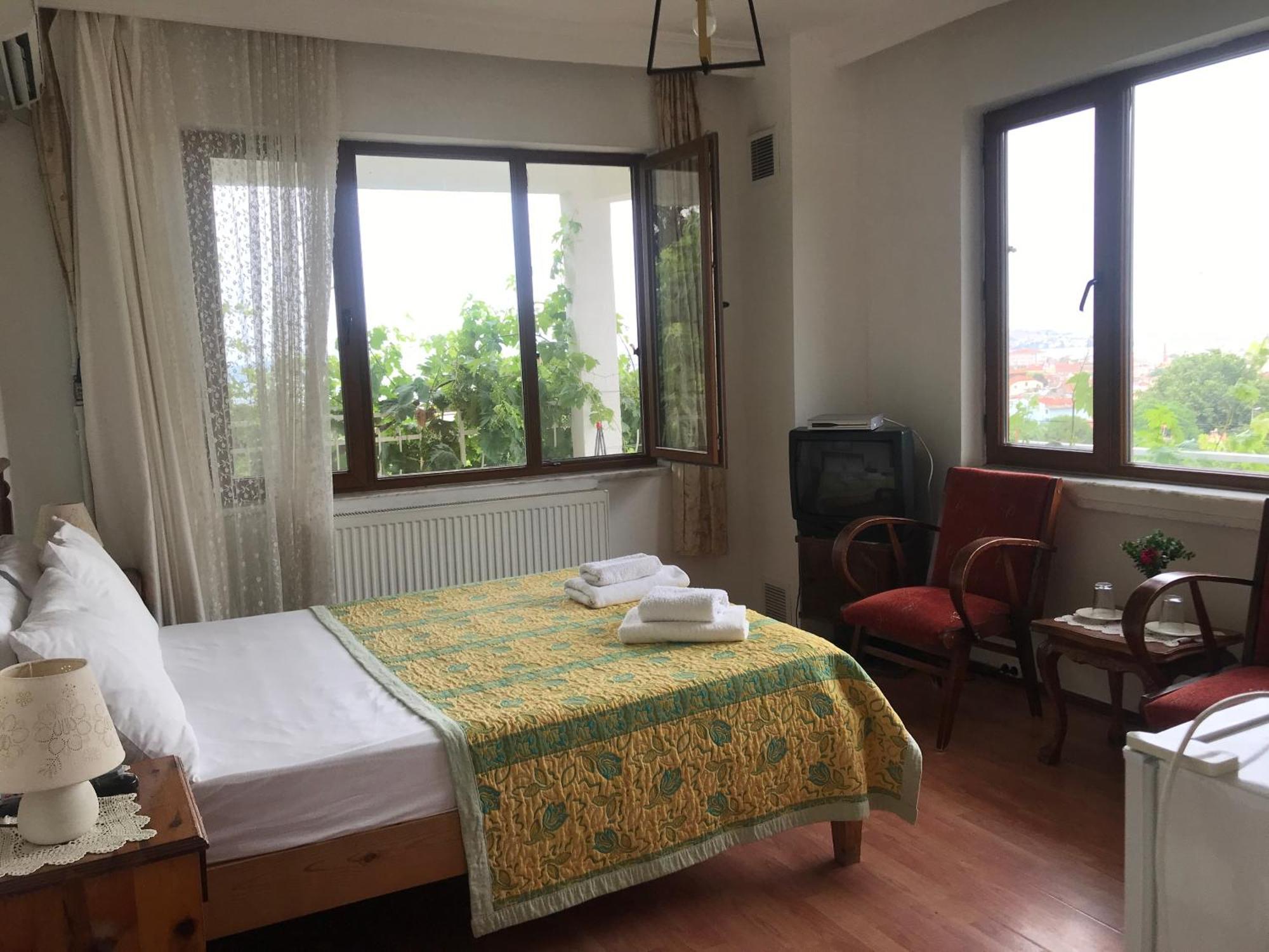 Gunebakan Taliani Hotel ไอวาลิค ภายนอก รูปภาพ