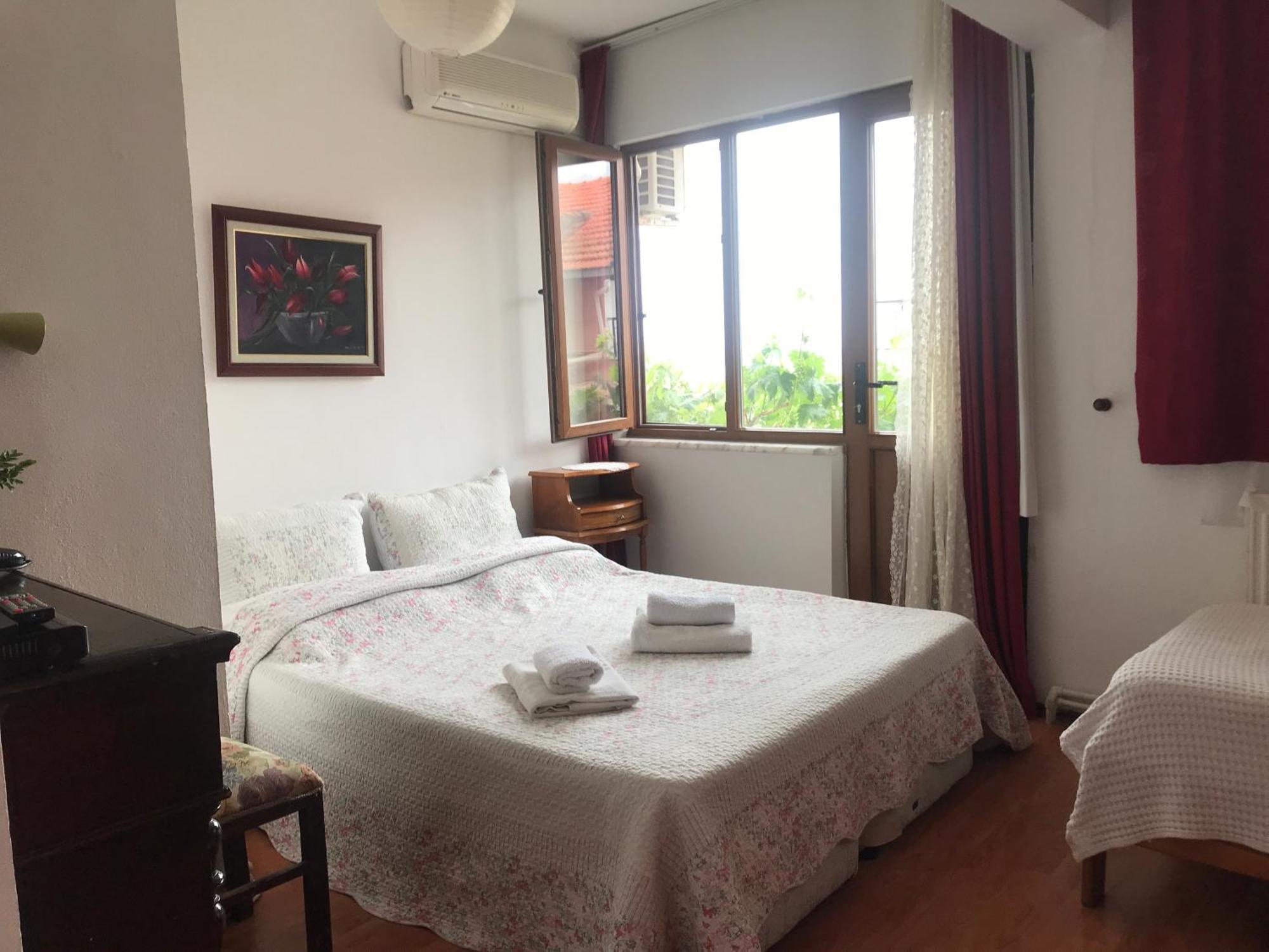 Gunebakan Taliani Hotel ไอวาลิค ภายนอก รูปภาพ