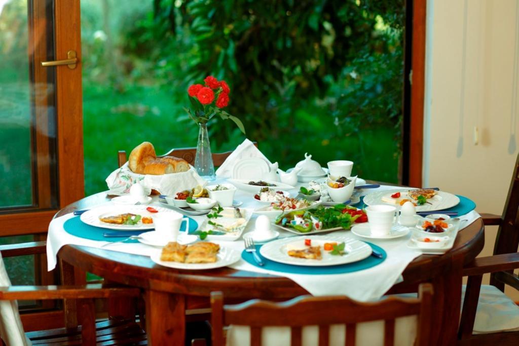 Gunebakan Taliani Hotel ไอวาลิค ภายนอก รูปภาพ