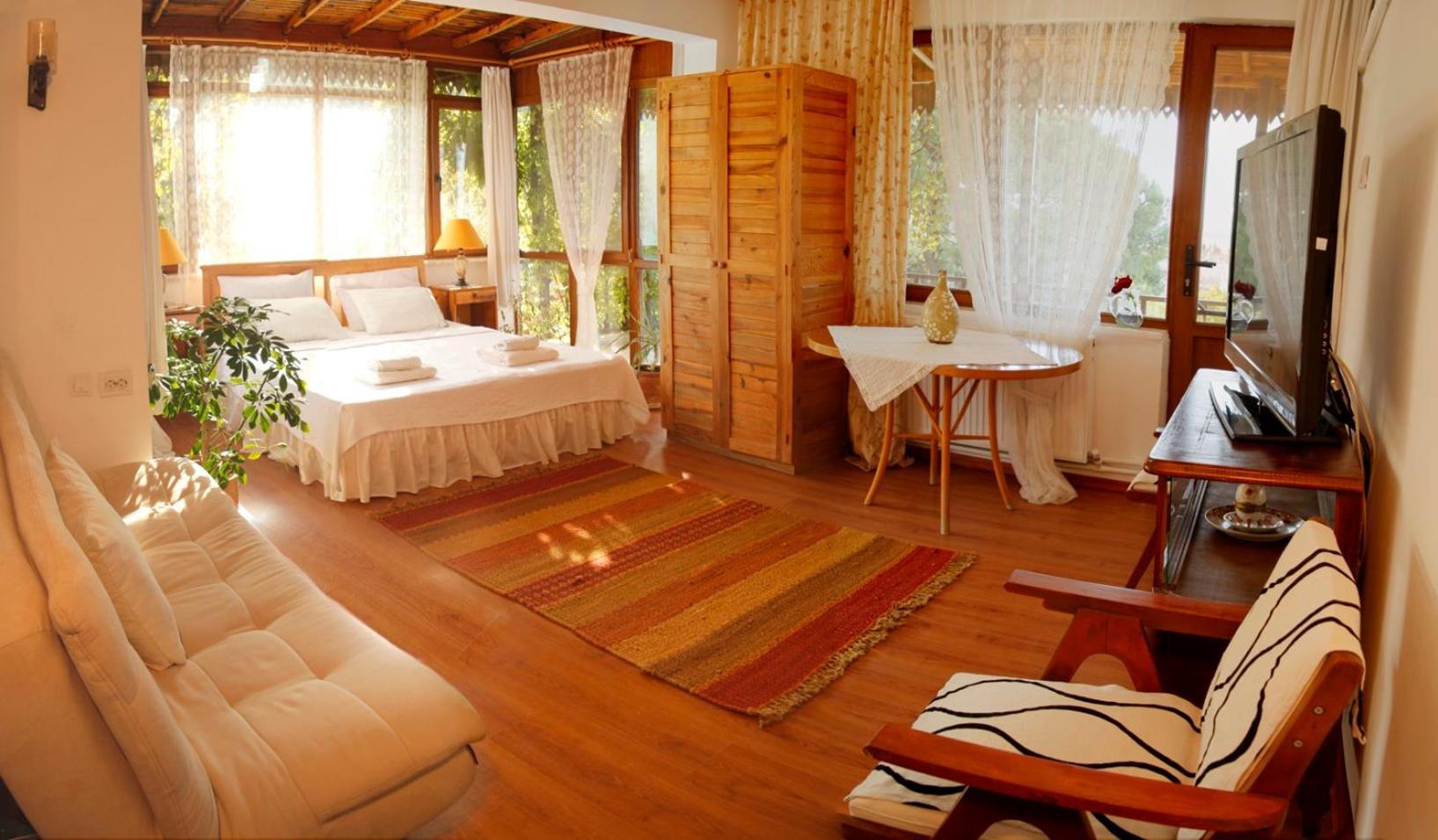 Gunebakan Taliani Hotel ไอวาลิค ภายนอก รูปภาพ