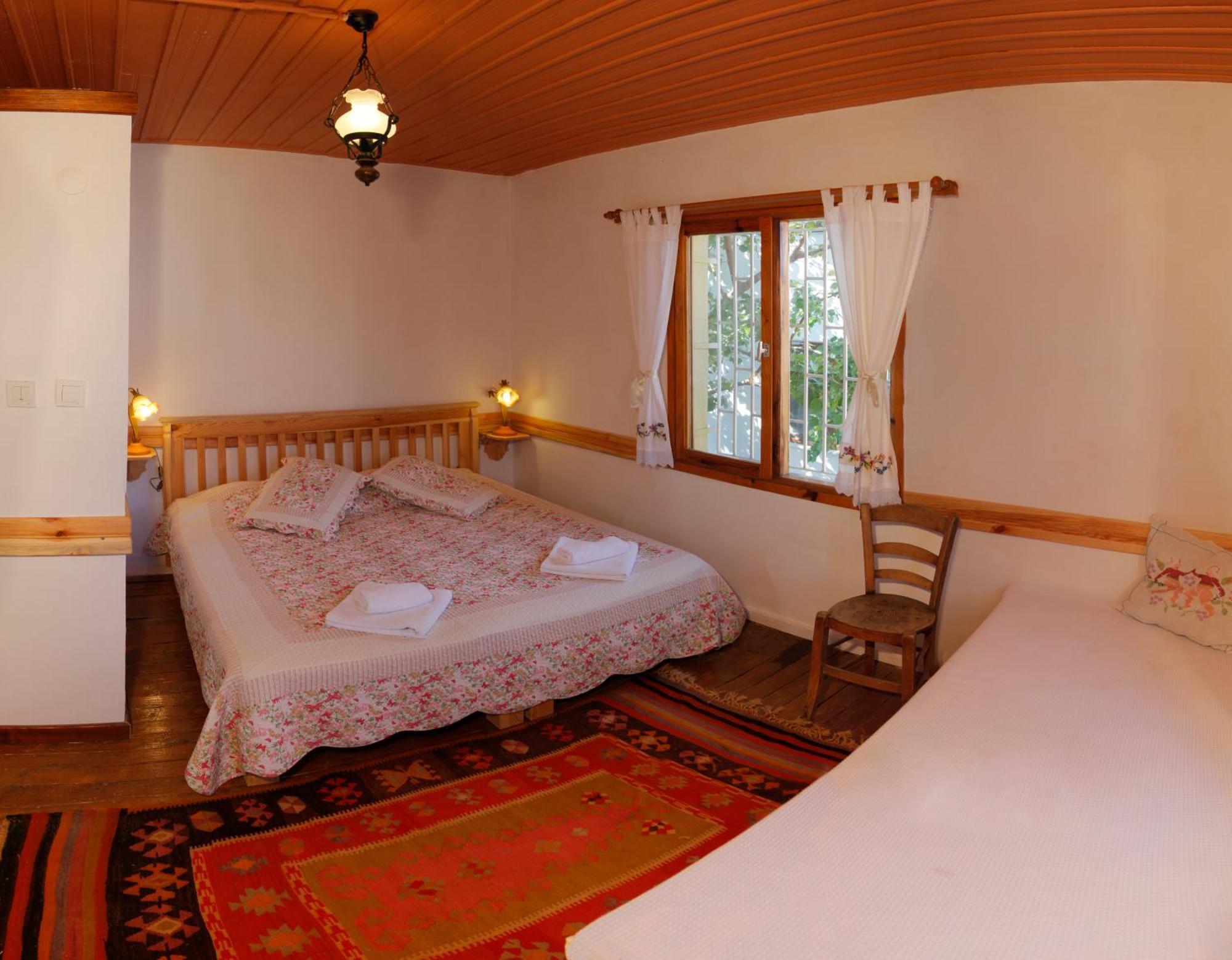 Gunebakan Taliani Hotel ไอวาลิค ภายนอก รูปภาพ