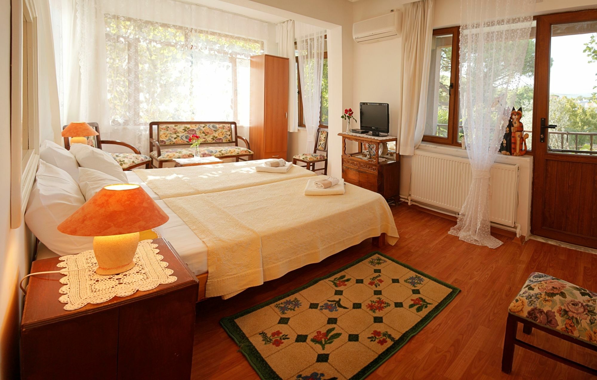 Gunebakan Taliani Hotel ไอวาลิค ภายนอก รูปภาพ